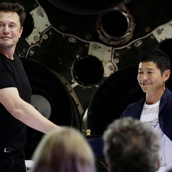 SpaceX:s grundare Elon Musk och Yusaku Maezawa