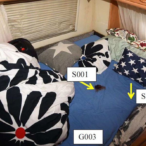 Sängen där mordförsöket ska ha ägt rum. Bilden är från polisens förundersökningsprotokoll.