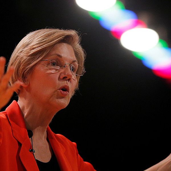 Elizabeth Warren, senator från Massachusetts, får kritik för sitt försök att bevisa att hon tillhör USA:s urbefolkning.