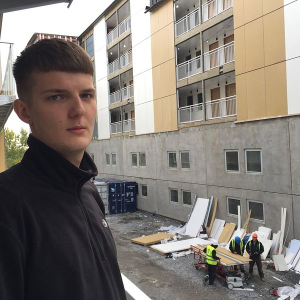 Ossian Nordgren bor i en studentlägenhet granne med en byggarbetsplats.