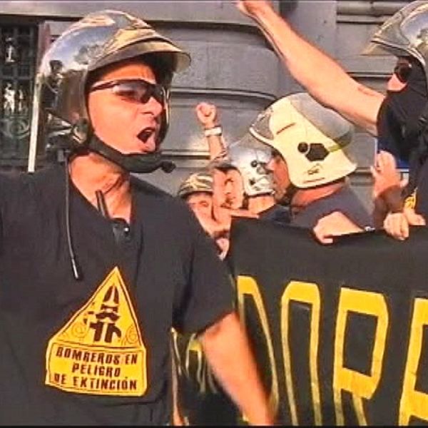 Barcelonassa osoitettiin perjantaina mieltä Espanjan hallituksen säästötoimia vastaan.
