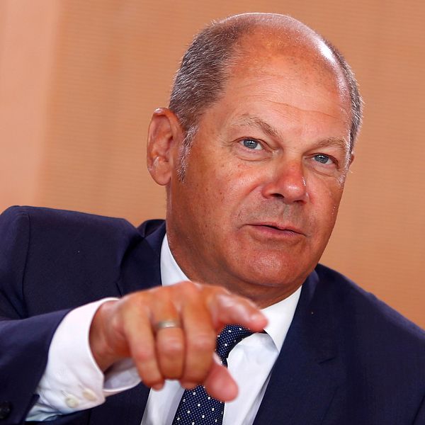 Olaf Scholz pekar.