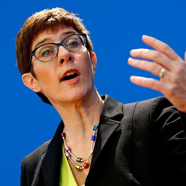 Annegret Kramp-Karrenbauer vill bli ny partiledare för Angela Merkels kristdemokratiska parti.