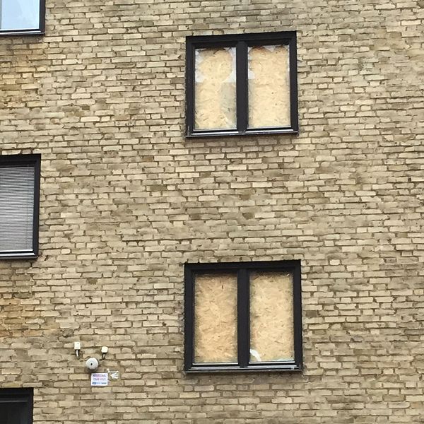 Flera fönsterrutor krossades vid explosion i Helsingborg.