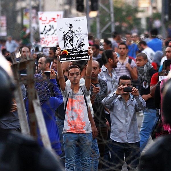 Demonstranter protesterar framför presidentpalatset i Kairo, Egypten 26 april.