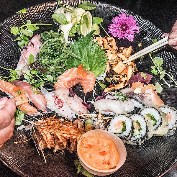 ushi och sashimibitar på restaurang Ljunggren på Götgatan.