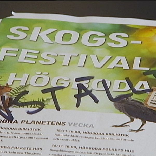 Affisch med text om festivalen som nu är inställd.