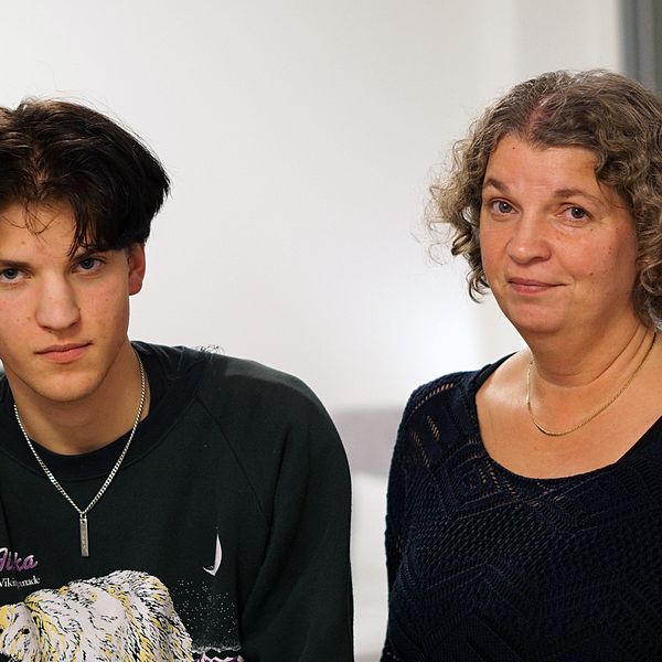 Maria Åkerström tillsammans med sonen Linus pratar fortafarande om det som hände när den fängelsedömde 42-åringen hade en ledande position som mentor och tränare.
