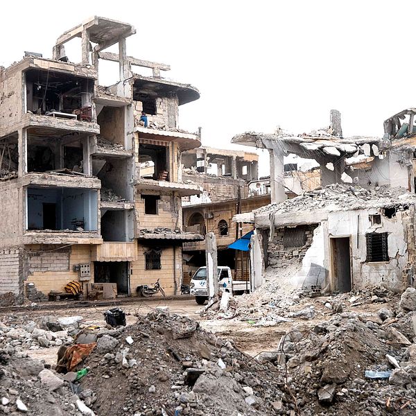Se den enorma förödelsen efter bomningarna av Raqqa