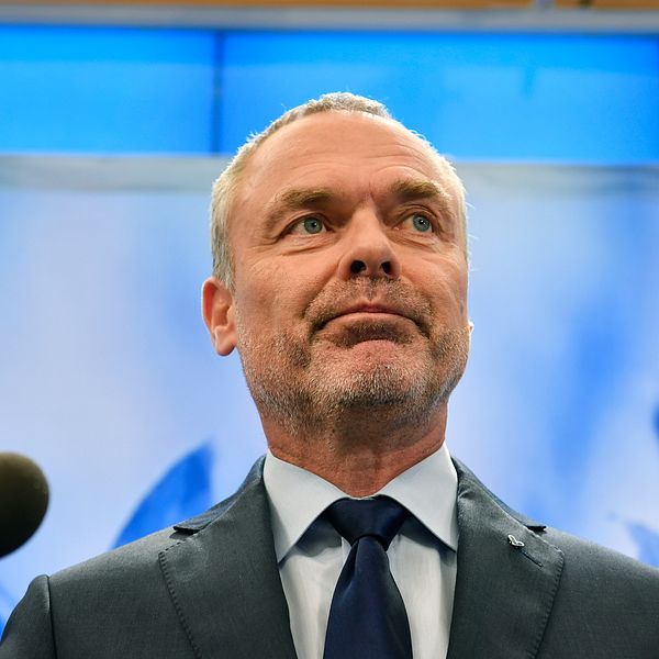 Liberalernas Skåneförbund försöker hindra Jan Björklund från att eventuellt släppa fram en S-ledd regering.