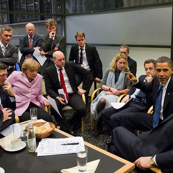 Den 18 december 2009 togs bilden där Barack Obama förklarar för bland andra Angela Merkel, Fredrik Reinfeldt och Nicolas Sarkozy att klimatförhandlingarna nått vägs ände.