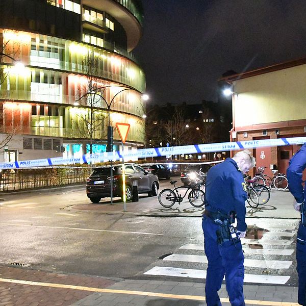 En stor polisinsats pågår vid akutmottagningen på sjukhuset SUS i Malmö efter att någon larmat om skottlossning i samband med ett bråk.