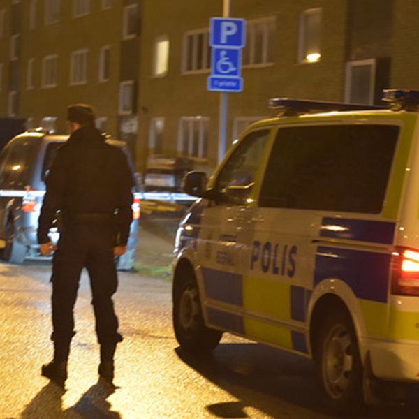 Polisen på plats efter explosionen i Västra Söderkulla.