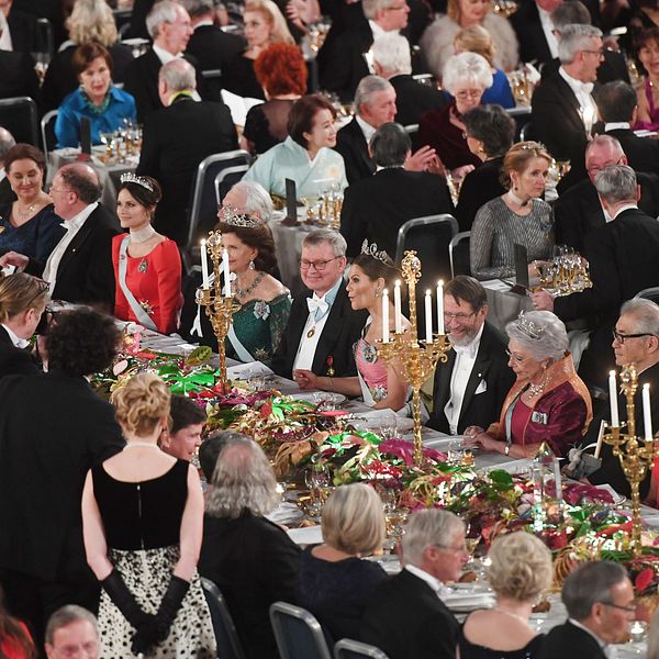 Honnörsbordet inför Nobelbanketten i Stadshuset i Stockholm.