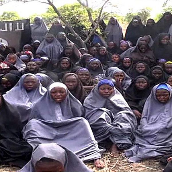 Skärmdump från en video från terrorgruppen Boko Haram, som de påstår föreställer de kidnappade skolflickorna.