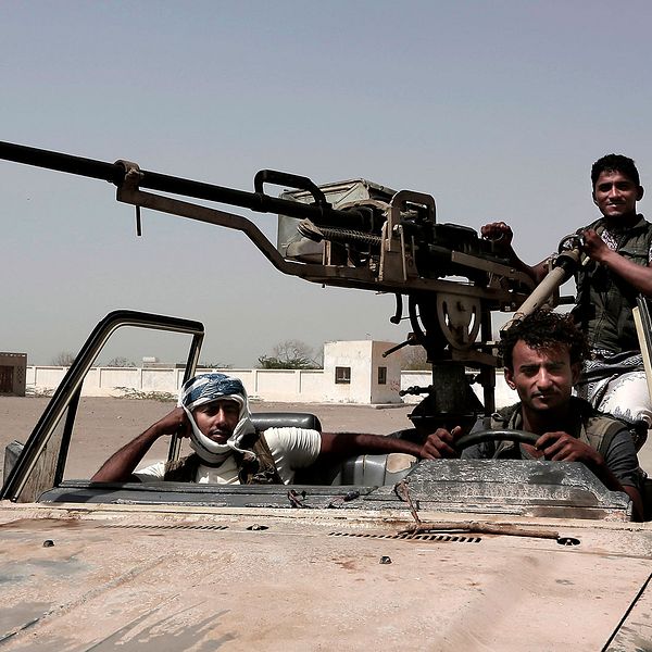 Unga regimtrogna soldater i det krigshärjade al-Hudaydah i Jemen