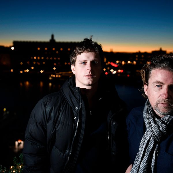 Mikael Håfström (th) regisserar nya thrillerdramat ”Dirigenten”, med Adam Pålsson i huvudrollen.