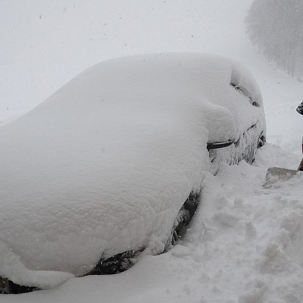 Stora mängder snö har fallit i Salzburg i Österrike.