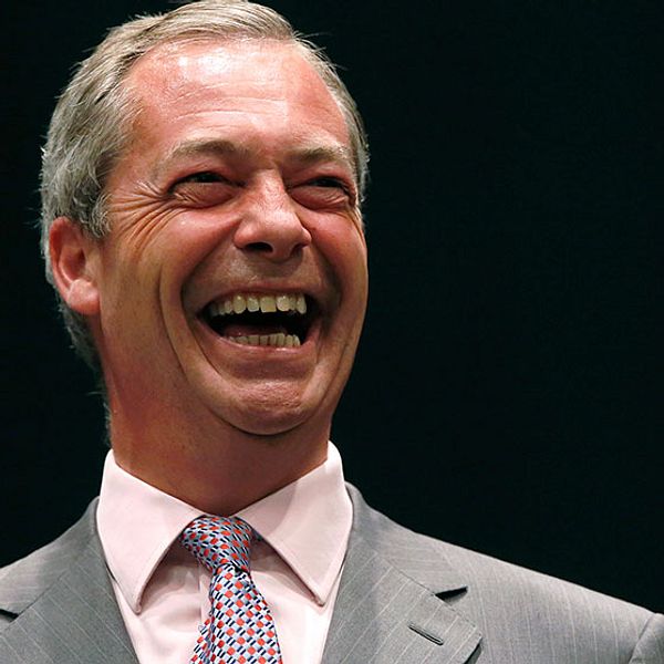 UKIP:s partiledare Nigel Farage är jublande glad över resultaten