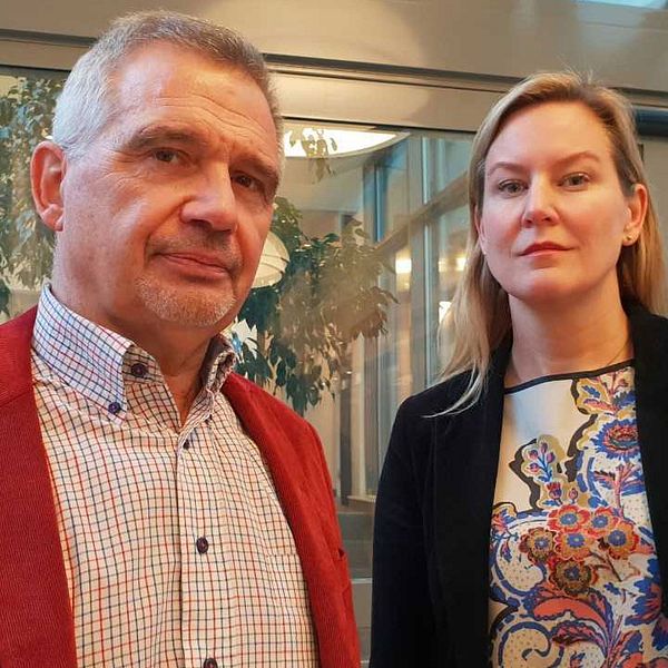 Renaldo Tirone (S) och Cecilia Bladh in Zito (SD) menar att politikerna i Hörby ska mobilisera mot personangrepp och trakasserier.