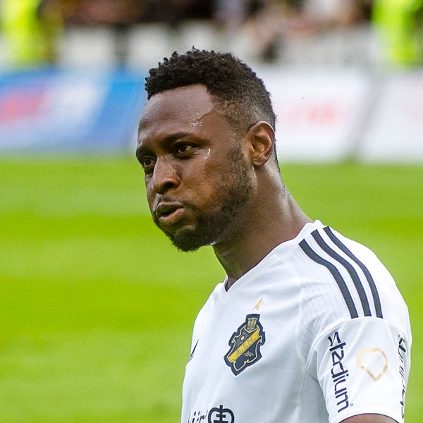 Chinedu Obasi  i AIK-tröjan.