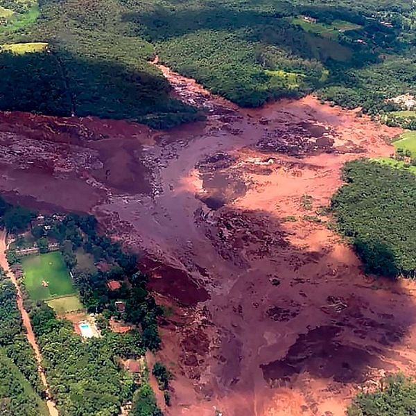 Lerfloden vällde fram nära staden Brumadinho