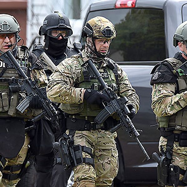 Tungt beväpnad polis i Moncton, Kanada