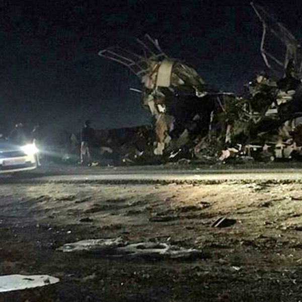 Buss exploderat efter dödligt bombdåd i Iran.