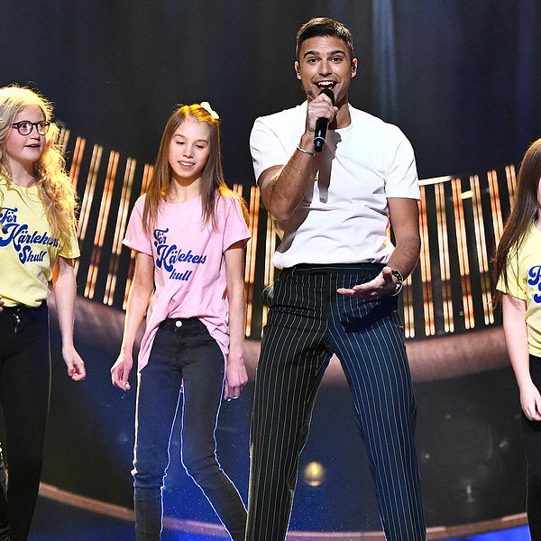 Eric Saade inleder Melodifestivalens tredje deltävling i Tegera Arena på lördagen.