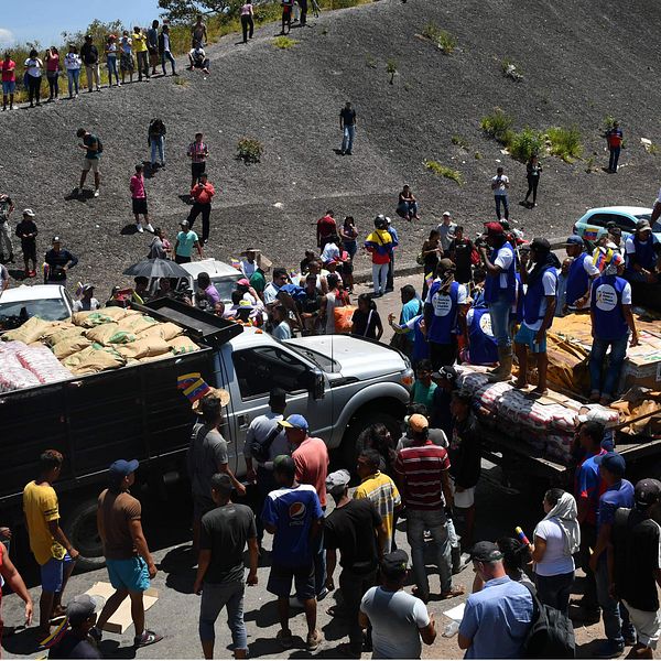 Fraktfordon med humanitärt stöd anländer gränsen mellan Brasilien och Venezuela den 23 februari 2019.