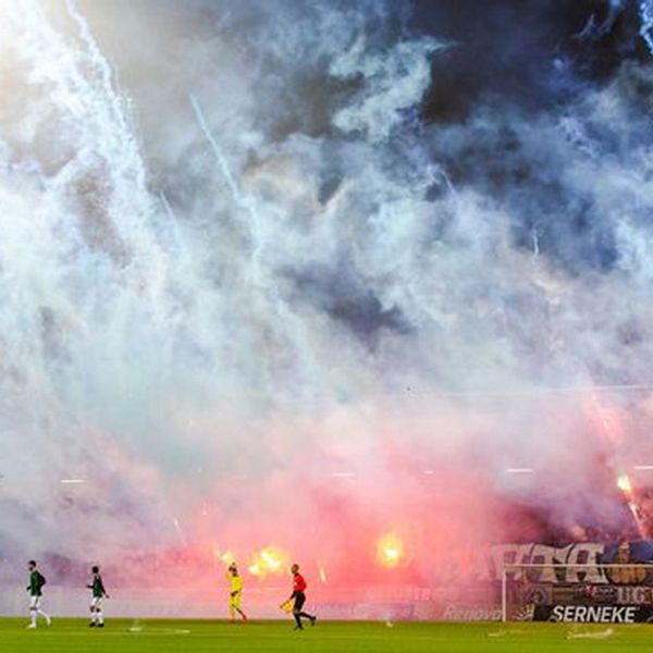 Göteborgsderbyt avbrutet på grund av pyroteknik