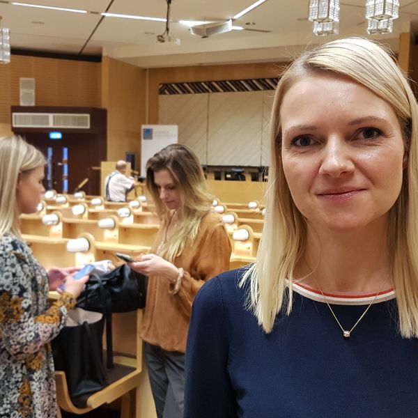 Alicja Kapica, moderat oppositionsråd i Sundsvall är bekymrad över de stora underskotten i kommunen. Åtgärdsplaner borde redan funnits på plats, menar hon, och tycker att utvecklingen visar kommunledningens brist på kontroll
