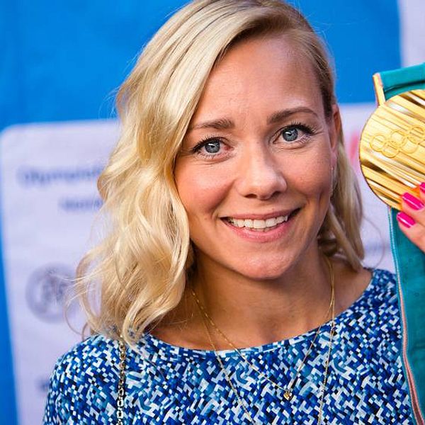 Frida Hansdotter med sitt OS-guld från Sydkorea. Arkivbild.