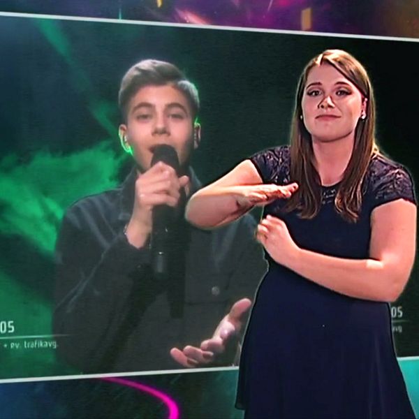 Teckenspråksartisten Jade Osbeck gestaltar Bisharas nummer i Melodifestivalen 2019.