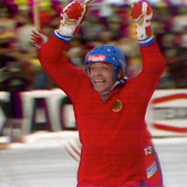S-O Sandström jublar efter att ha gjort 4-5-målet i SM-finalen mot Ljusdal 1973.