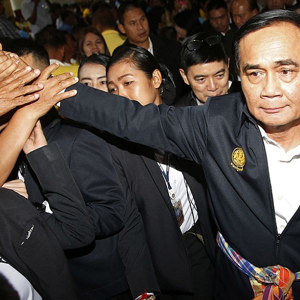 Den förre arméchefen och kuppledaren Prayuth Chan-Ocha vill sitta kvar som premiärminister efter parlamentsvalet i Thailand.