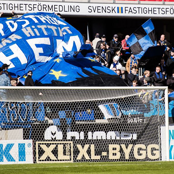 Sirius-ans med flaggan ”Rydström har hittat hem”.