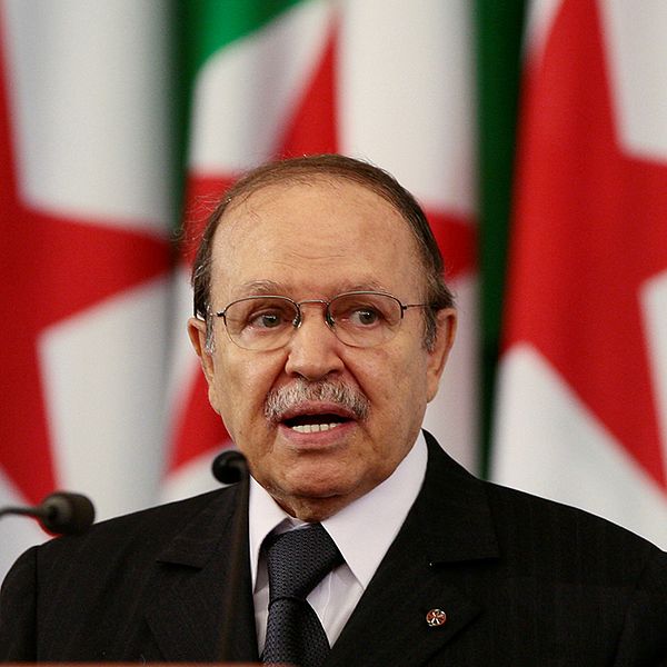 Efter veckor av protester kliver Abdelaziz Bouteflika ned efter 20 år på presidentposten. Arkivbild.