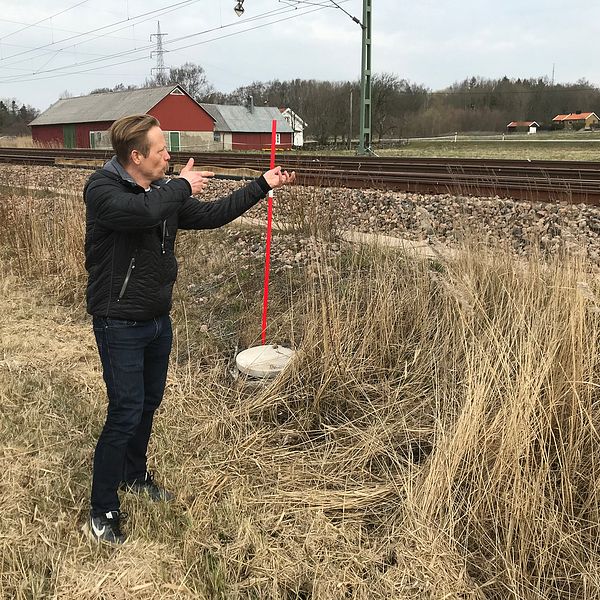 Anders Franzén visar var skytten befann sig.