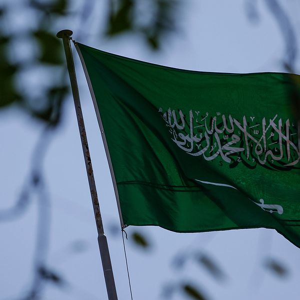 Saudiarabiens flagga vajar.