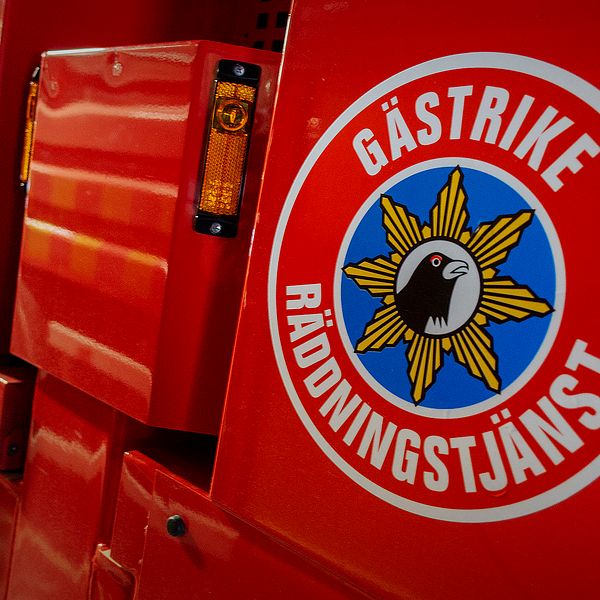 Gästrike räddningstjänsts logotyp på en brandbil.