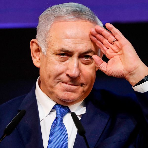 Israels sittande premiärminister Benjamin Netanyahu ser ut att få påbörja en femte mandatperiod, efter att motståndaren erkänt sig besegrad.