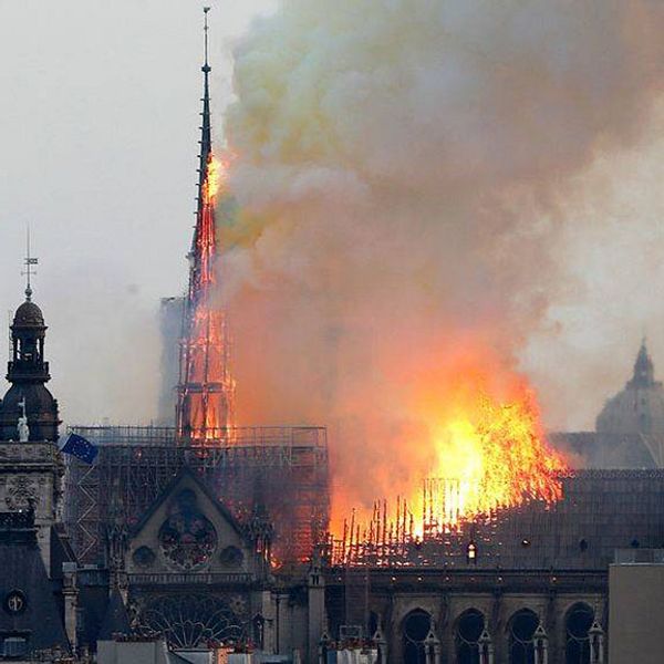 Storbrand i Notre-Dame i Paris