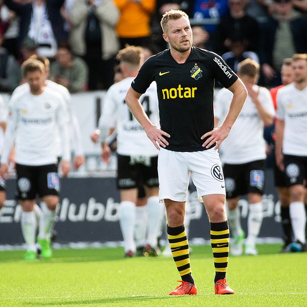 AIK:s Sebastian Larsson deppar efter Örebros 1–0.