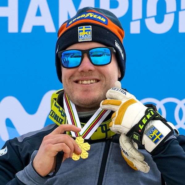 Victor Öhling Norberg med VM-guldmedaljen runt halsen 2017.