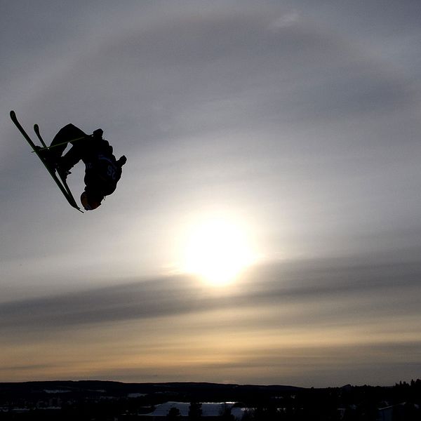 This picture is part of Bildbyrån’s selection of the 100 best sports photos from 2018. Originally published 20 180 320. Jesper Tjäder, ÖFS, competes in free skiing big air qualification during day one of the Swedish Championships on March 20, 2018 in Skellefteå.