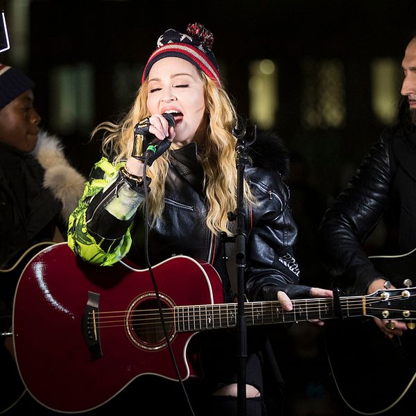 Det är nu bekräftat att Madonna kommer uppträda under lördagens final av Eurovision song contest.