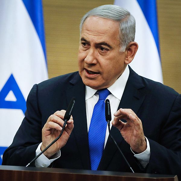 Israels premiärminister Benjamin Netanyahu befinner sig just nu i en av sina svåraste positioner hittills