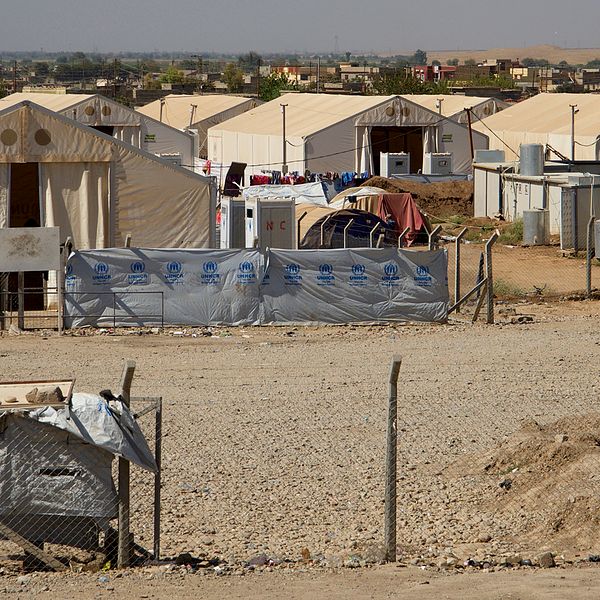 Bilden föreställer ett flertal tält i ett läger i utkanten av Mosul i Irak där utländska medborgare hålls.