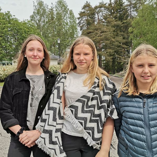 Porträtt på eleverna Julia Arnström, Linnea Lundgren och Lilly Johansson.